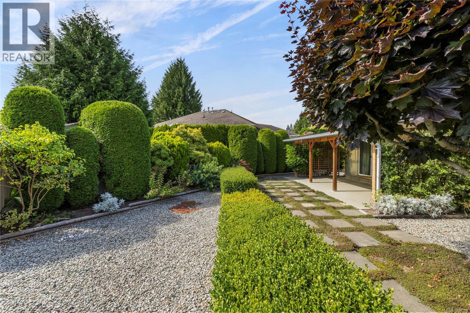 662 Redwood Dr - 2