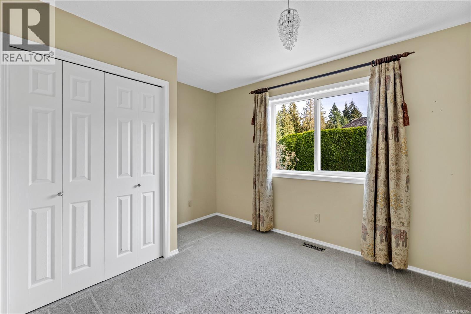 662 Redwood Dr, Qualicum Beach