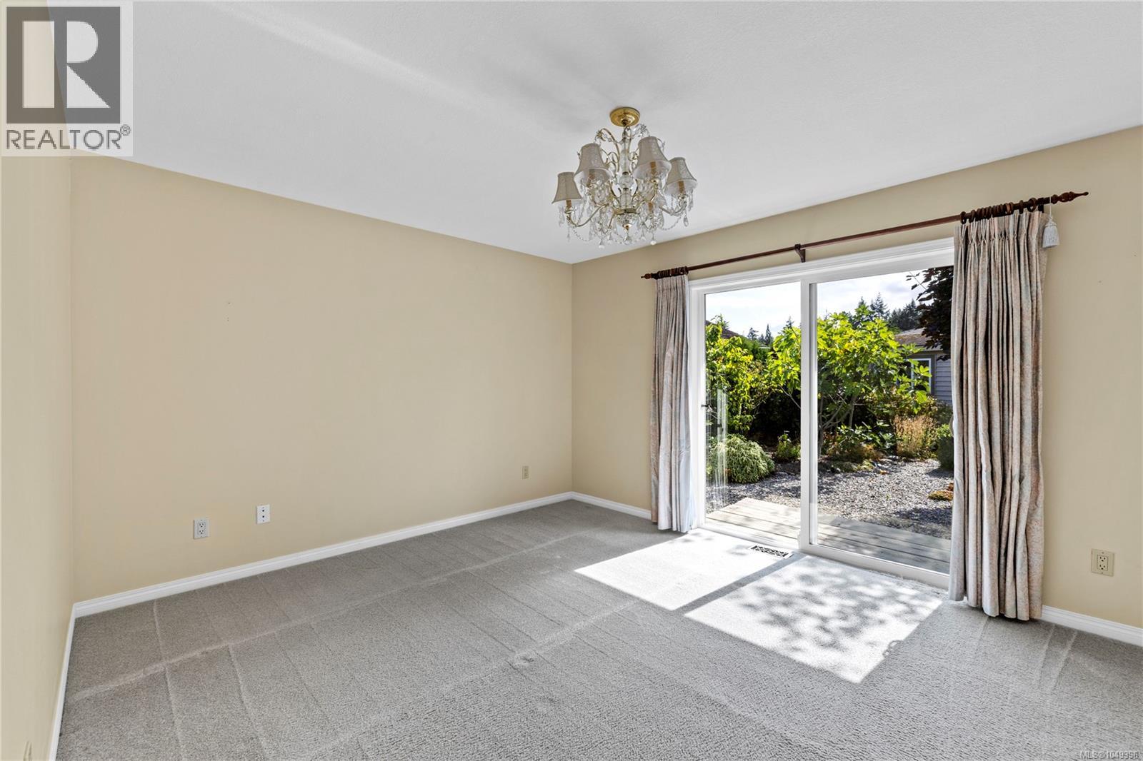 662 Redwood Dr, Qualicum Beach