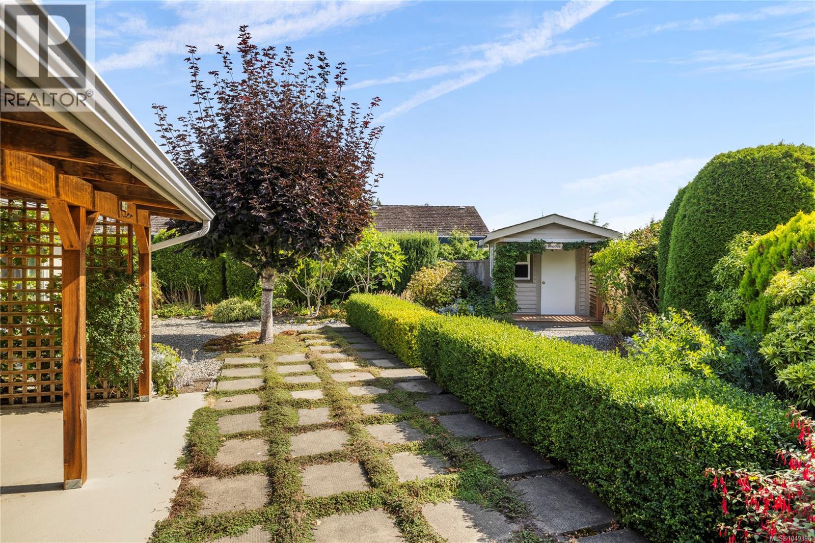 662 Redwood Dr - 3