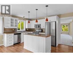 Dining nook - 662 Redwood Dr, Qualicum Beach, BC V9K1A2 Photo 6