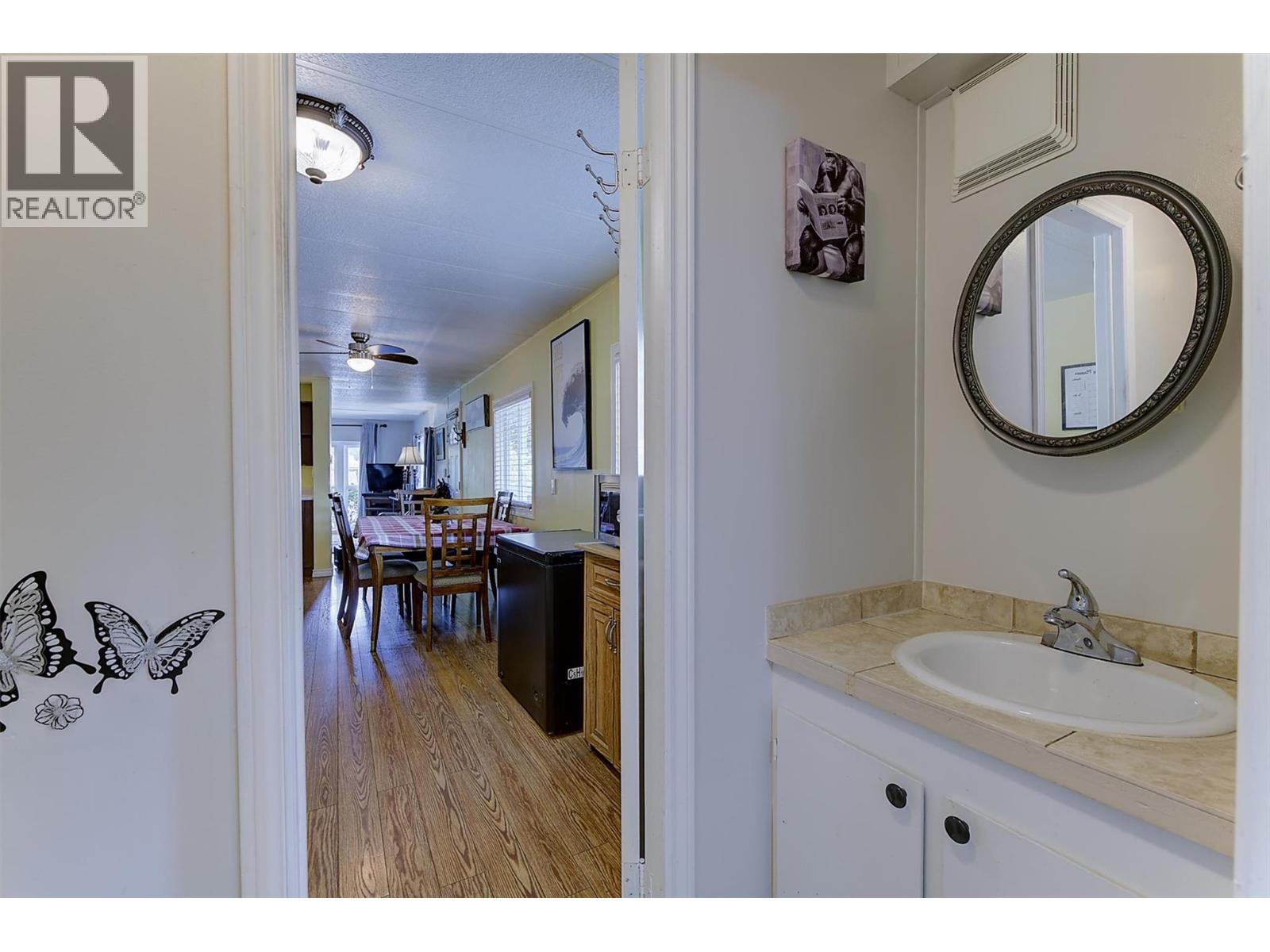 14 2001 97 Highway South, Westbank