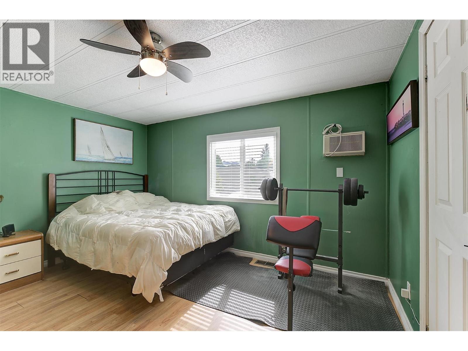 14 2001 97 Highway South, Westbank