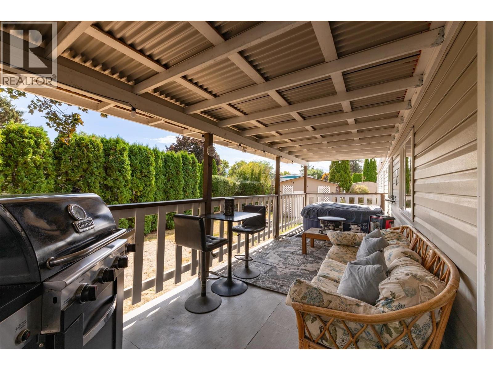 14 2001 97 Highway South, Westbank