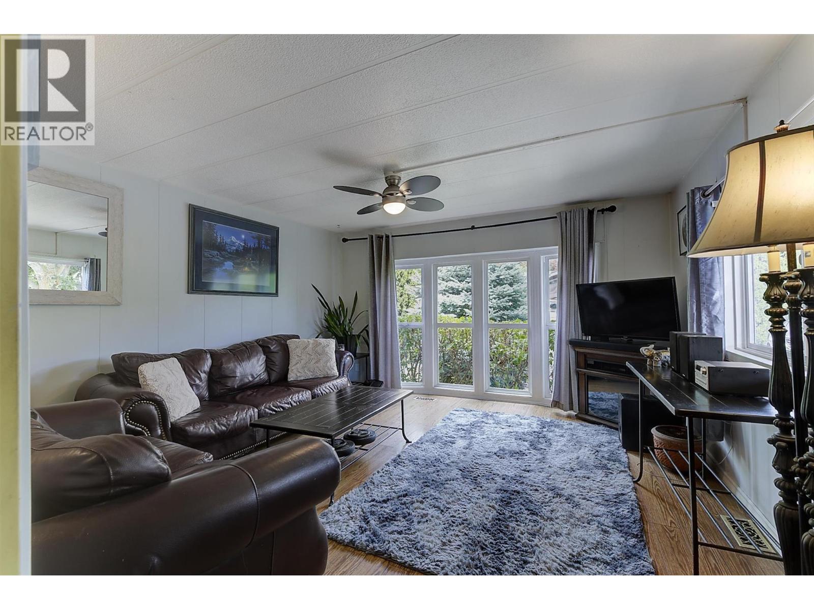 14 2001 97 Highway South, Westbank