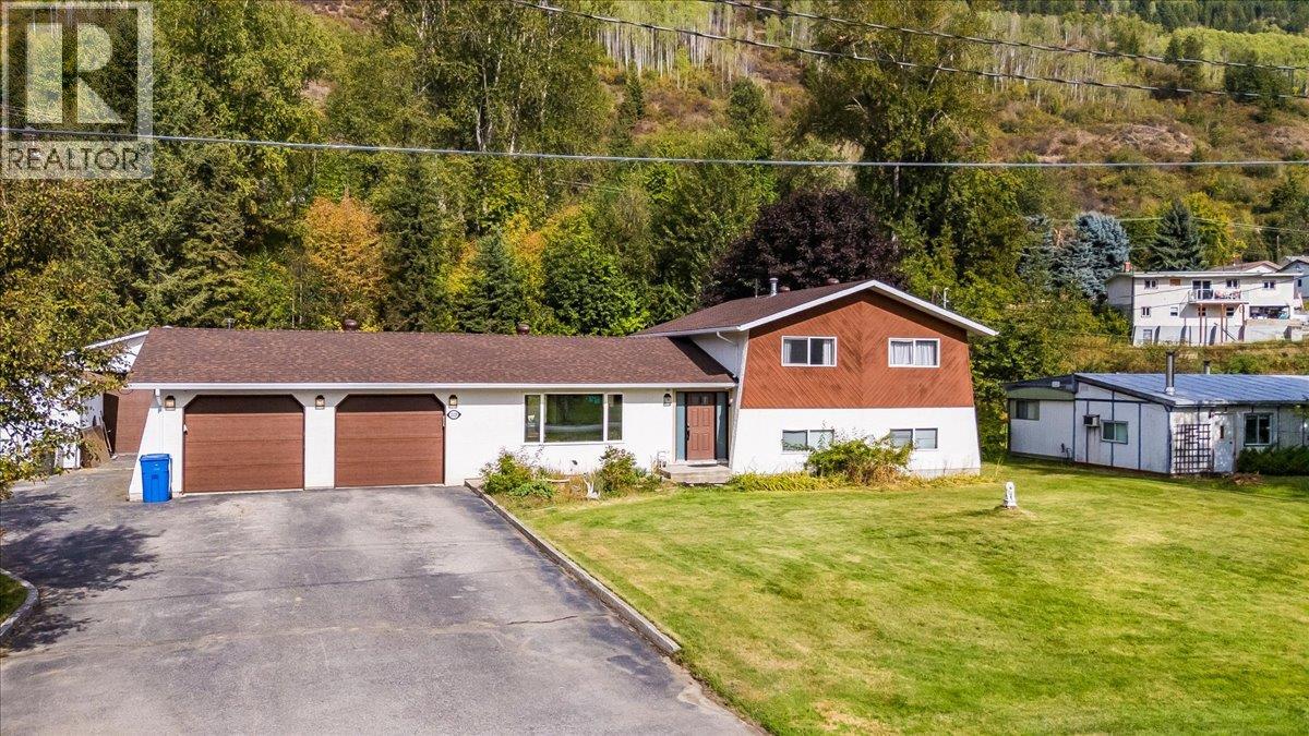 2129 Raspberry Road, Castlegar — photo 2