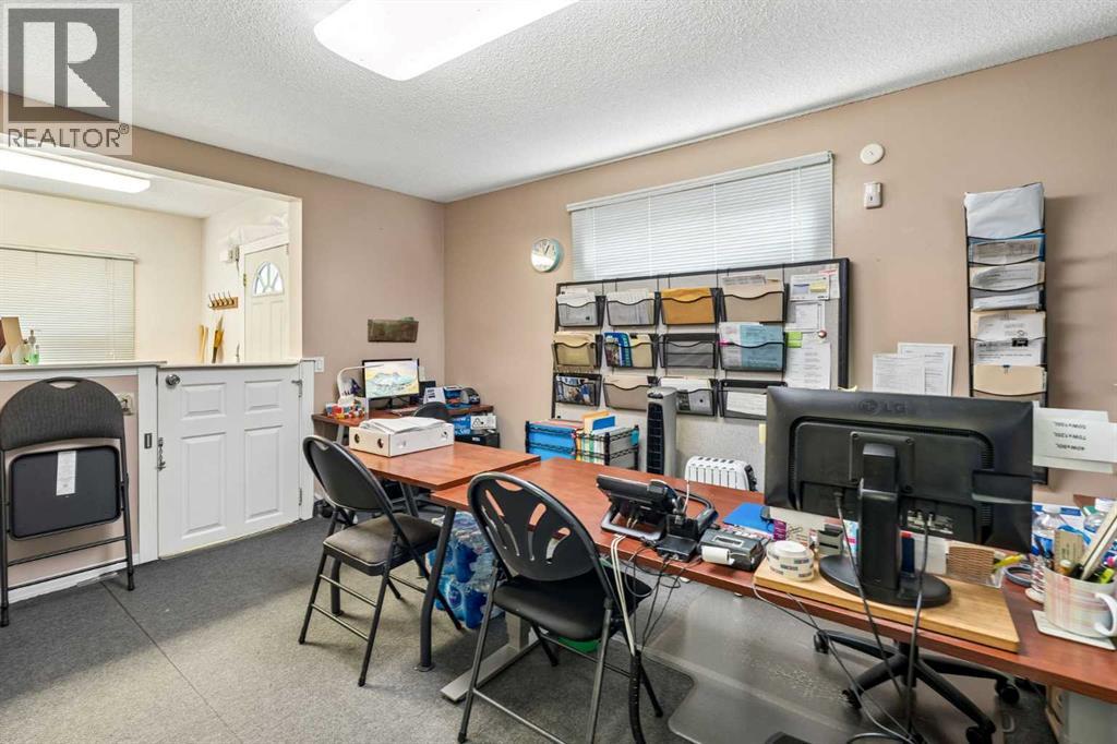 263 19 Avenue NE, Calgary — photo 8