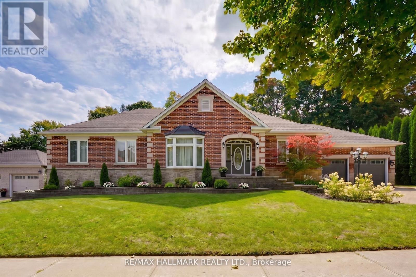 71 WILLOW FARM LANE, Aurora (Hills of St Andrew)