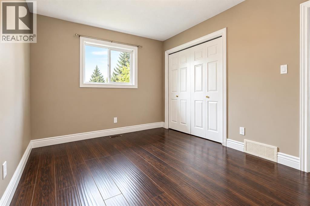 9929 71 Avenue - 11