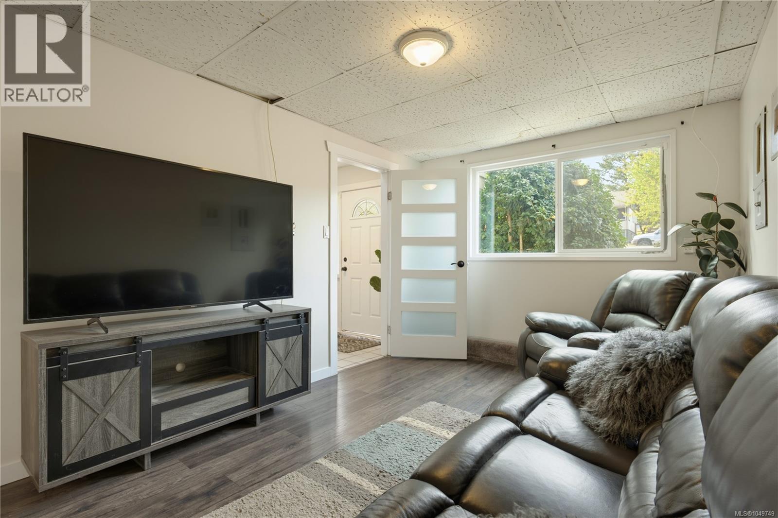 644 Hamilton Ave - Image 32