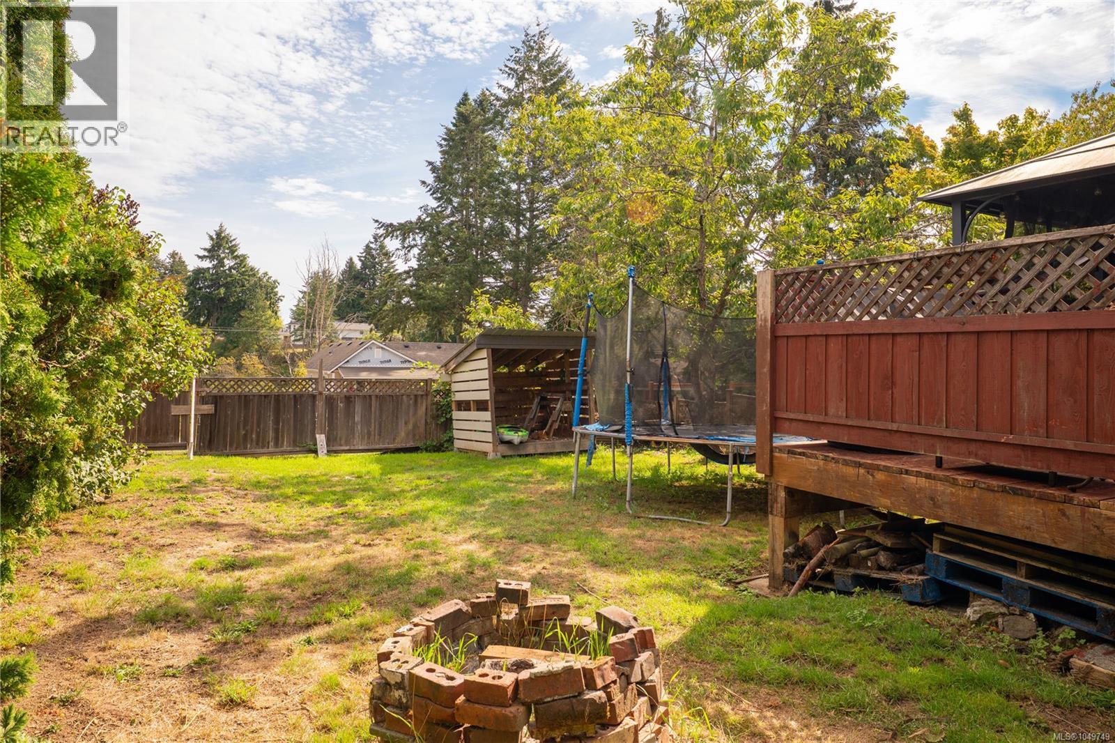 644 Hamilton Ave - Image 54