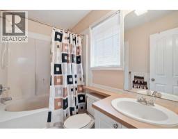 52 Douglas Glen Crescent Se, Calgary, AB T2Z3M6 Photo 18