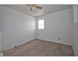7743 37 Av Nw, Edmonton, AB T6K1T9 Photo 12