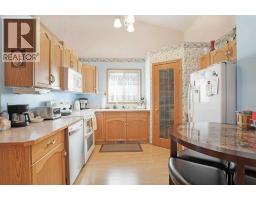 Family room - 6 Fairview Park Lane  W, Brooks, AB T1R1G9 Photo 9