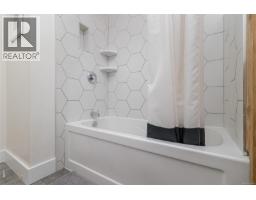 5168 Santa Clara Ave, Saanich, BC V8Y1W4 Photo 23