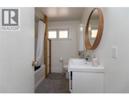5168 Santa Clara Ave, Saanich, BC V8Y1W4 Photo 24
