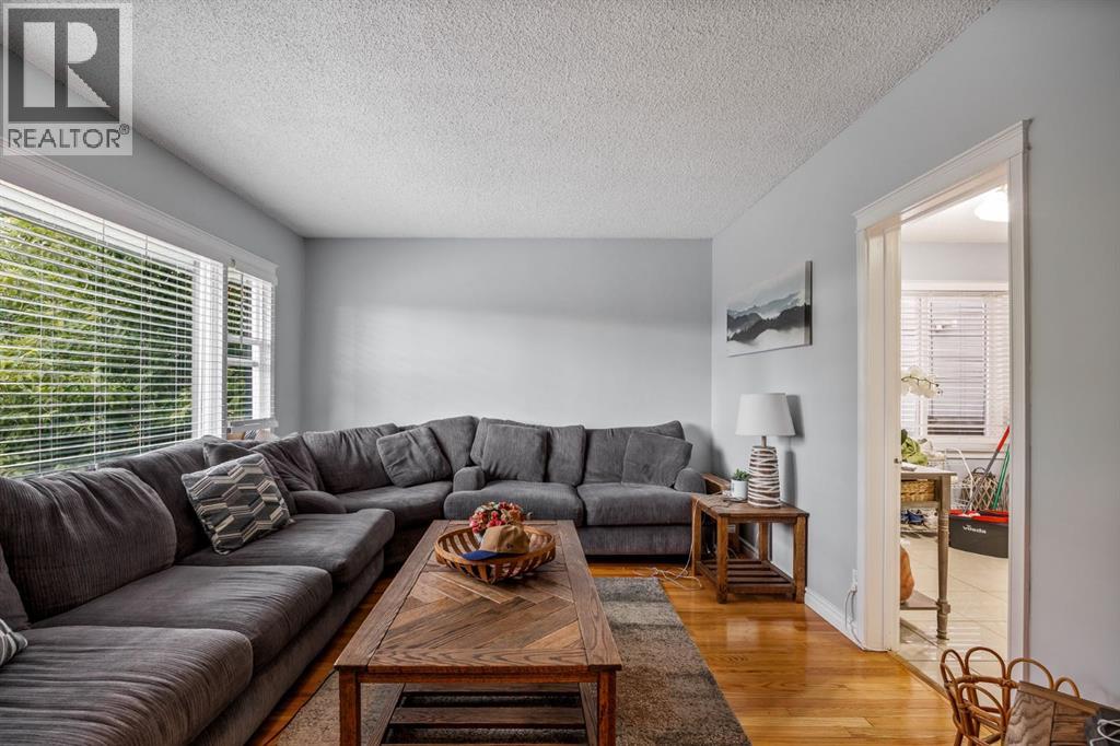 1826 34 Avenue SW - 11