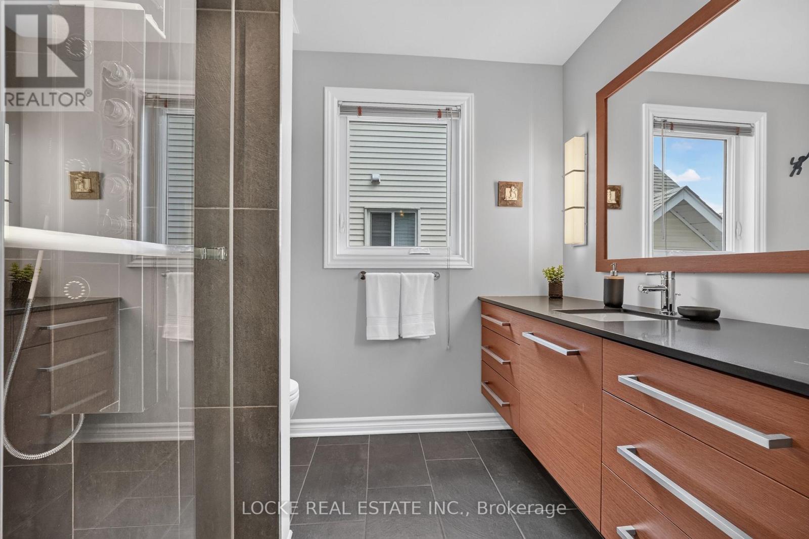 1672 DES RAVINS PLACE, Ottawa. Luxury613. By Peter Sagos - Image 35