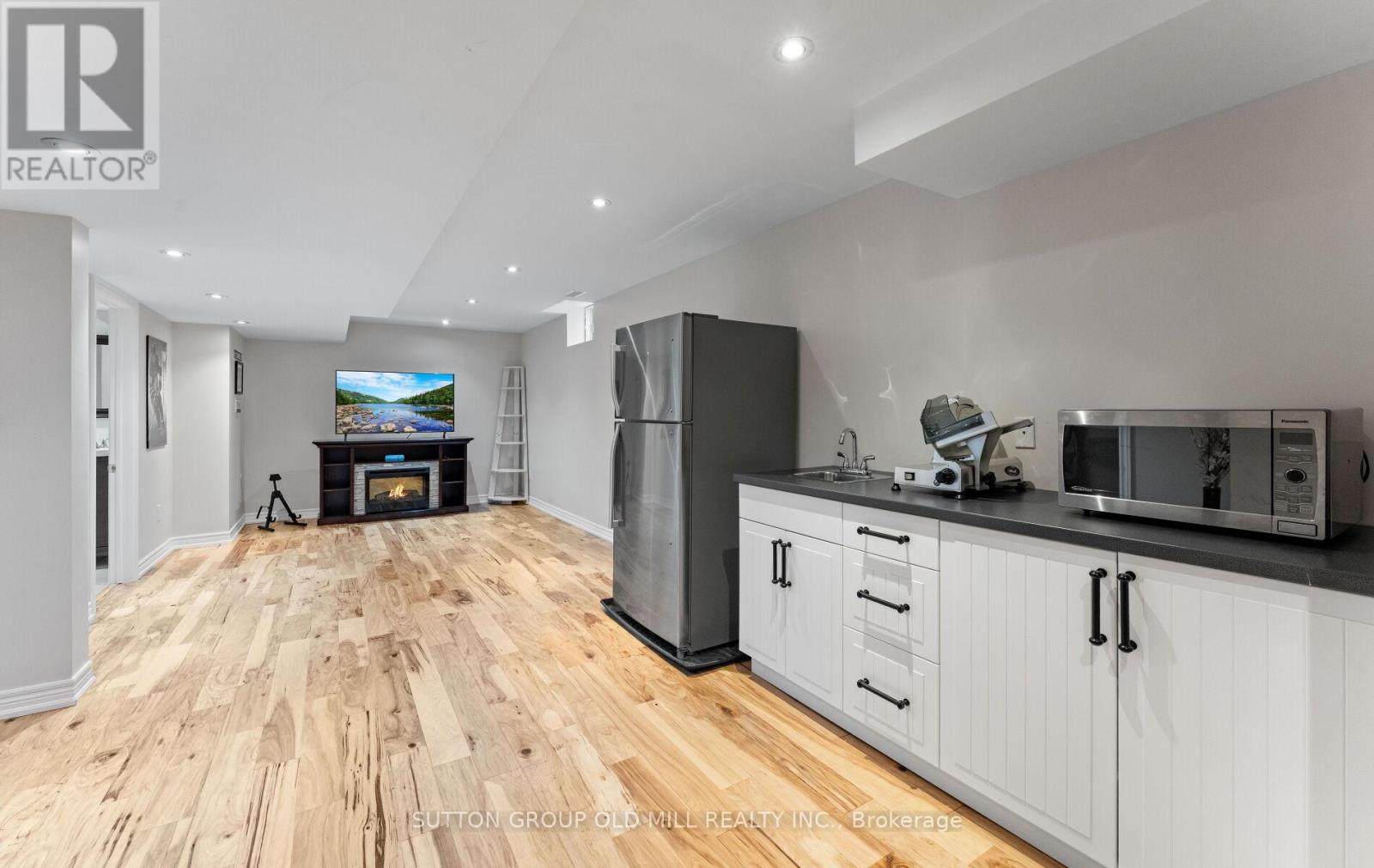 201 VELLORE PARK AVENUE - Image 34