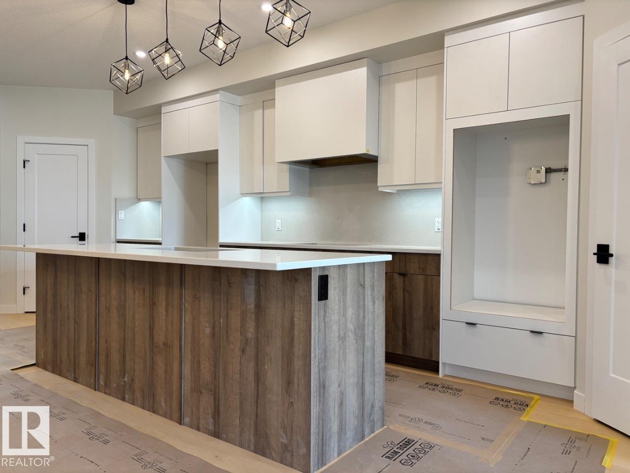 7928 97 AV NW NW, Edmonton — photo 5