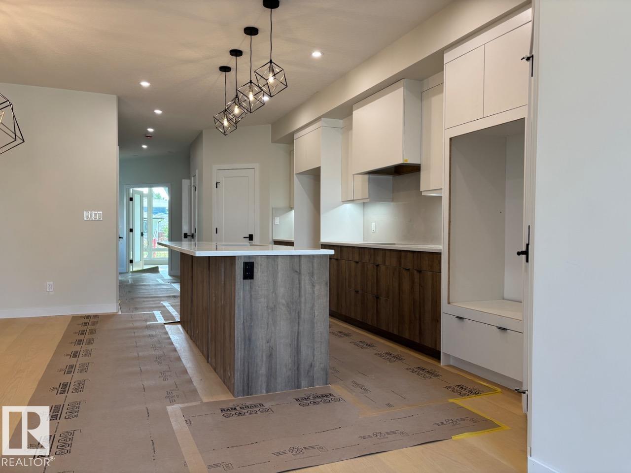 7928 97 AV NW NW, Edmonton — photo 9