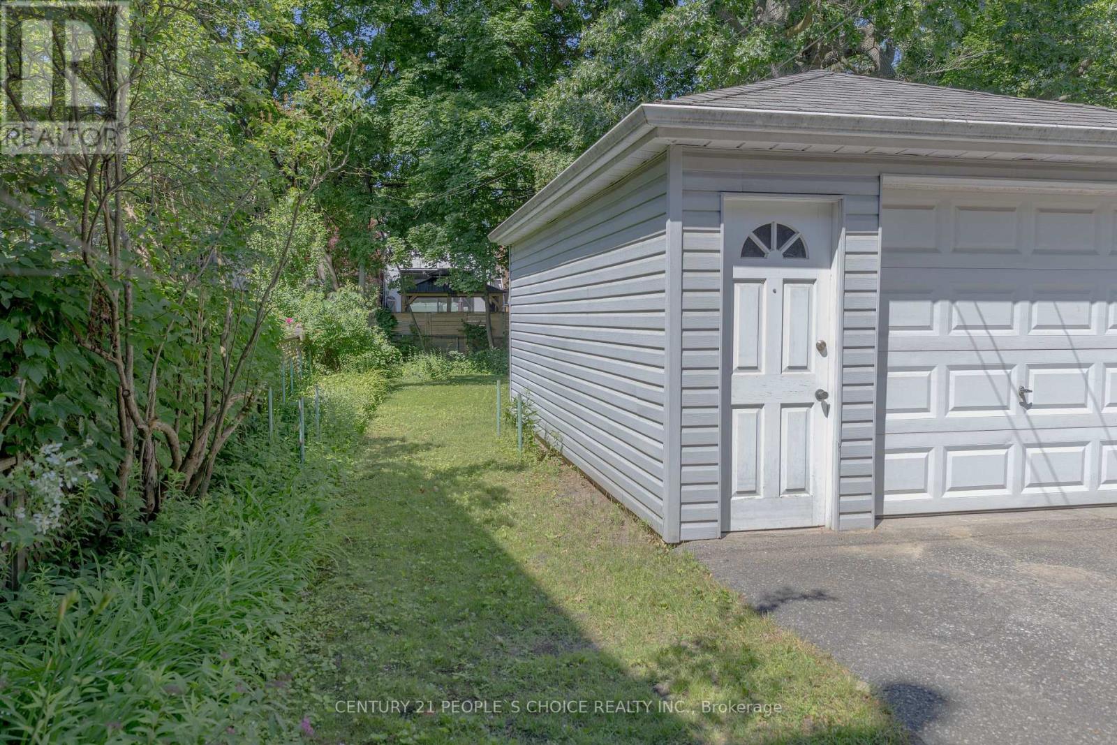 312 RUNNYMEDE ROAD - 40