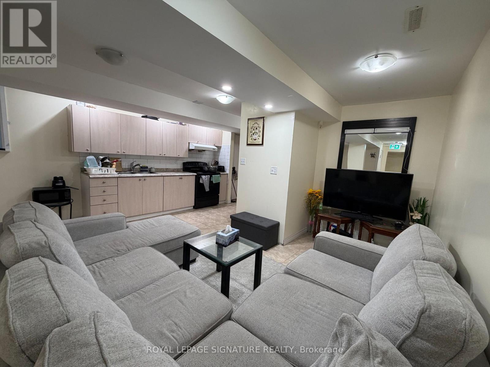 BSMT - 124 HERDWICK STREET, Brampton (Gore Industrial North) — photo 3