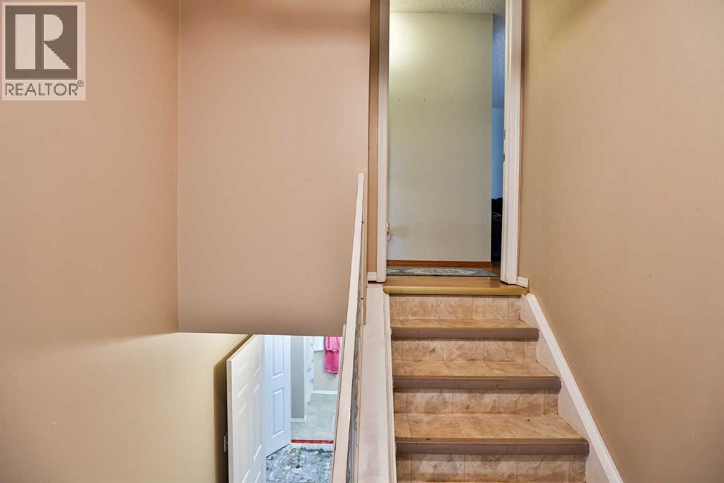 49 Meadowlark Boulevard N, Lethbridge — photo 4