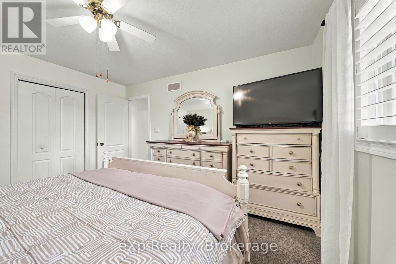 10 CHRISTOPHER COURT - Image 17