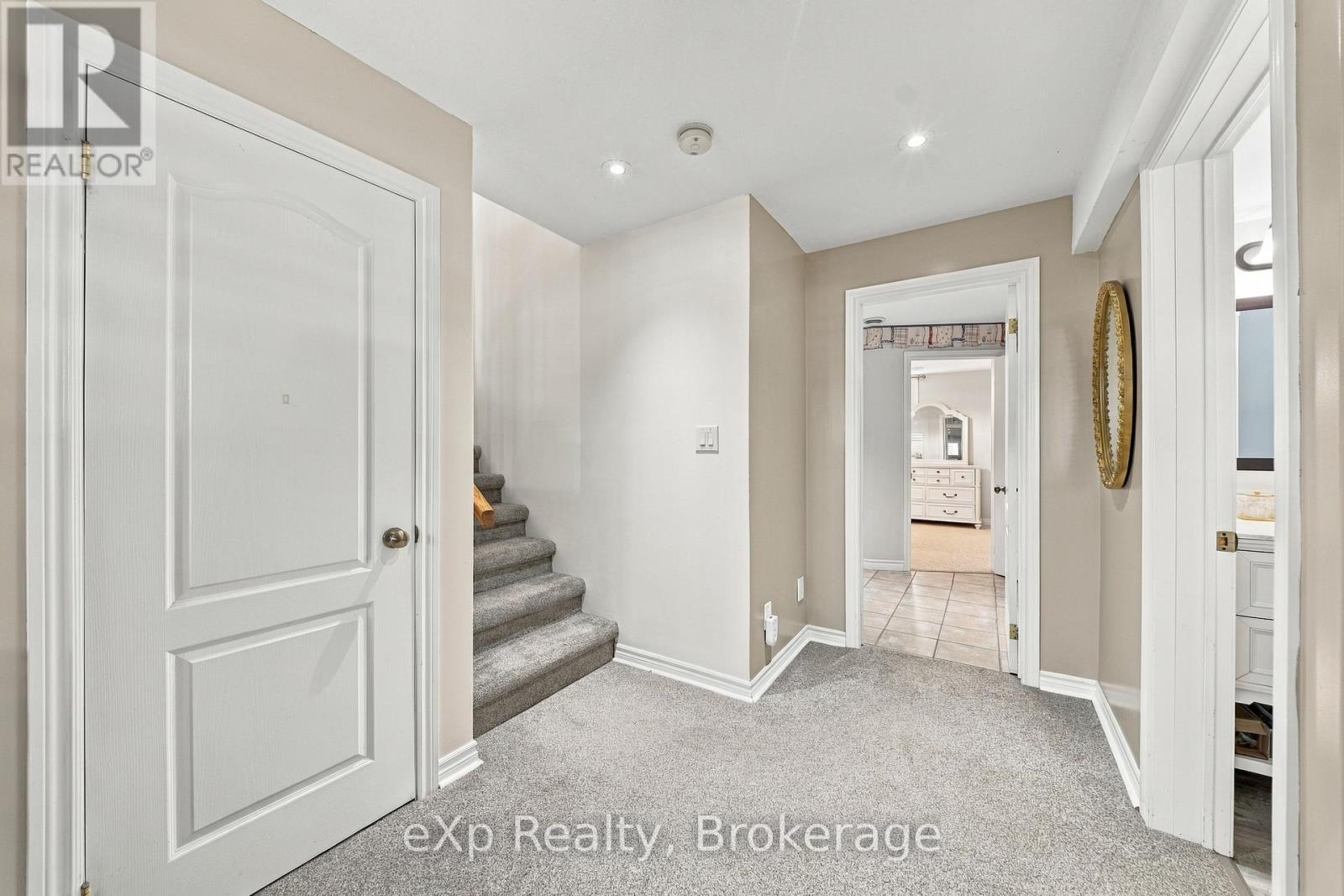 10 CHRISTOPHER COURT - Image 20