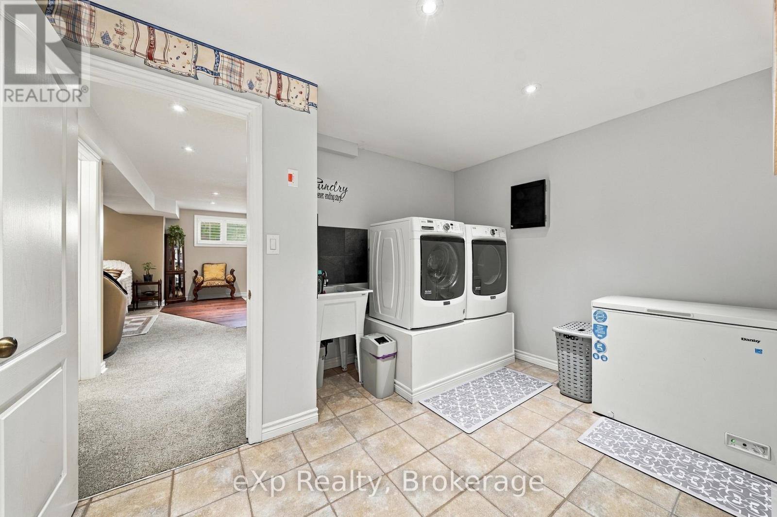 10 CHRISTOPHER COURT - 26