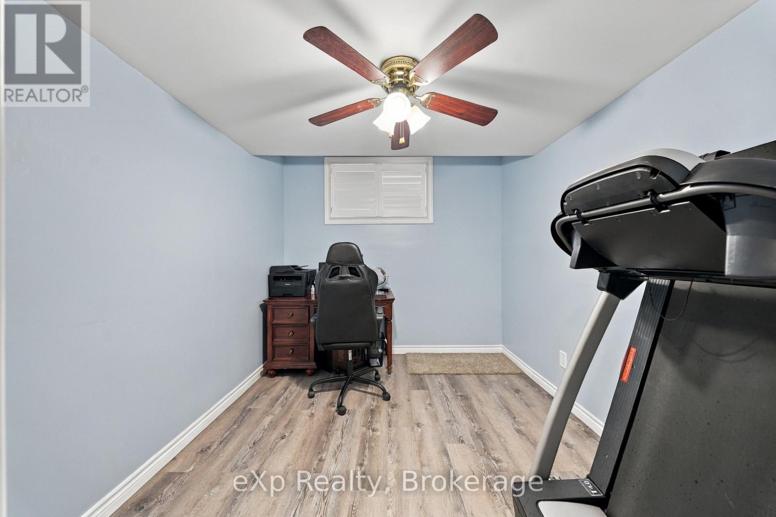 10 CHRISTOPHER COURT - Image 28