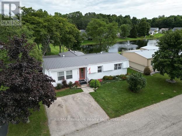 413 SHANNON BOULEVARD, South Huron (Stephen)