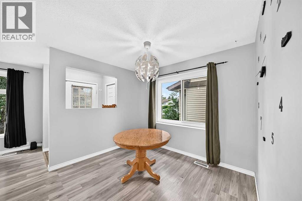320 Abinger Crescent NE - 11