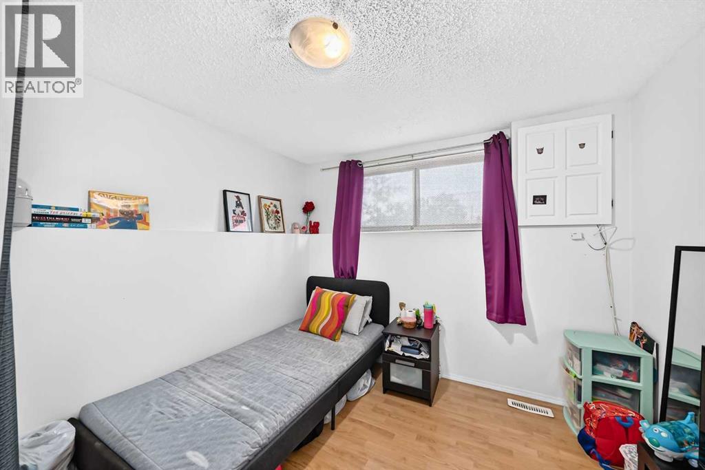 320 Abinger Crescent NE - 22