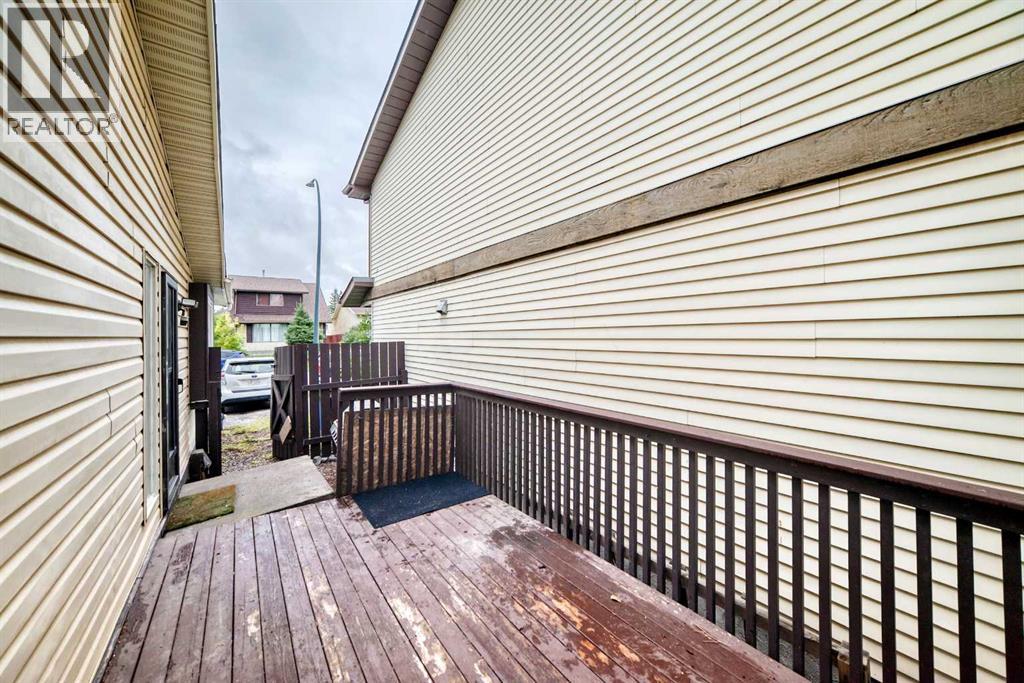 320 Abinger Crescent NE - 29