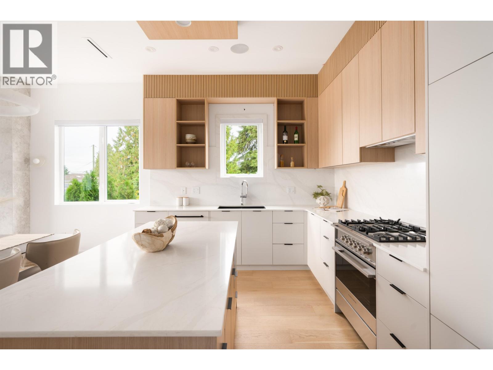 1 6503 WINCH STREET, Burnaby — photo 3