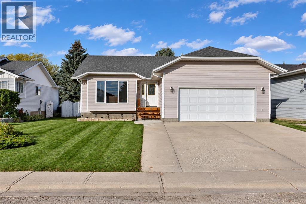 105 Aspen Way, Vulcan — photo 1