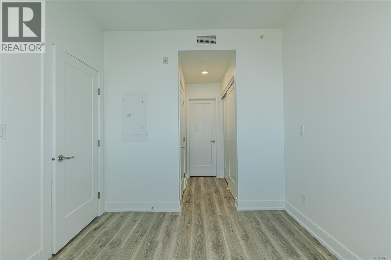 #905 1628 Store St - 30