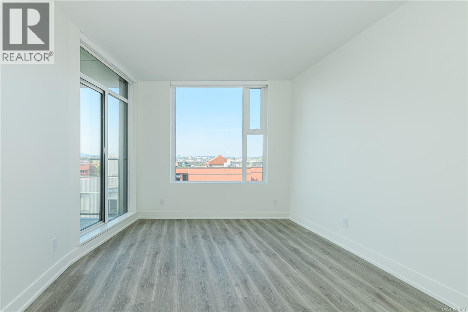 #905 1628 Store St - 20