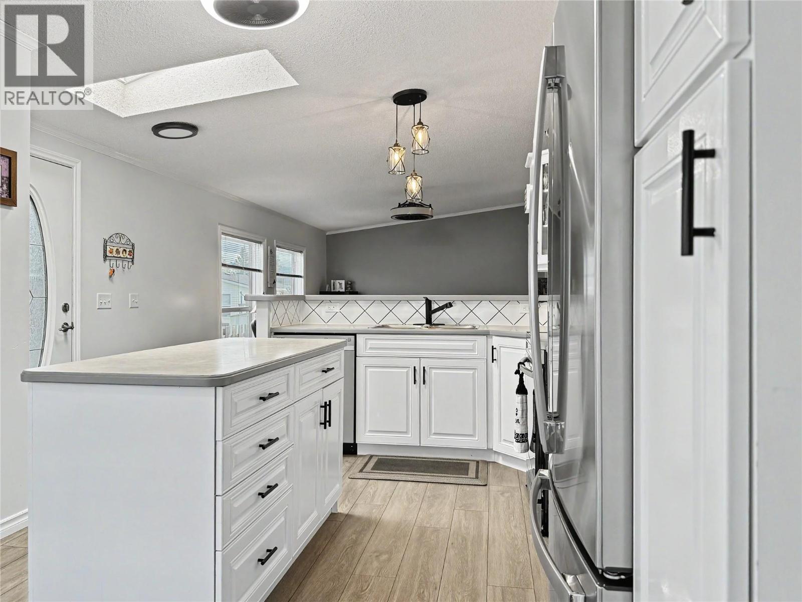 355 MISSION Crescent, Cranbrook — photo 4