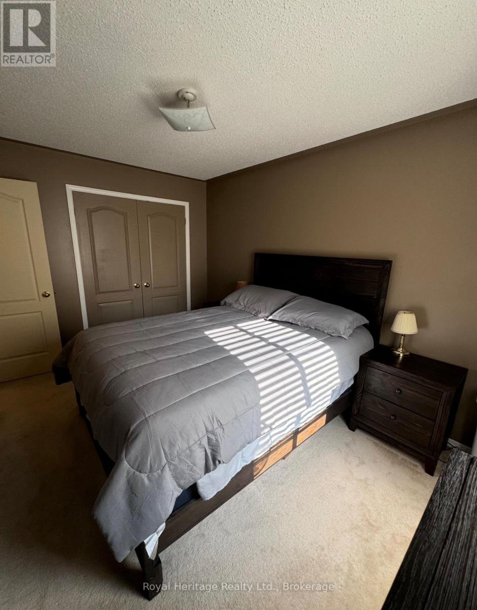 7 LANG COURT - 10