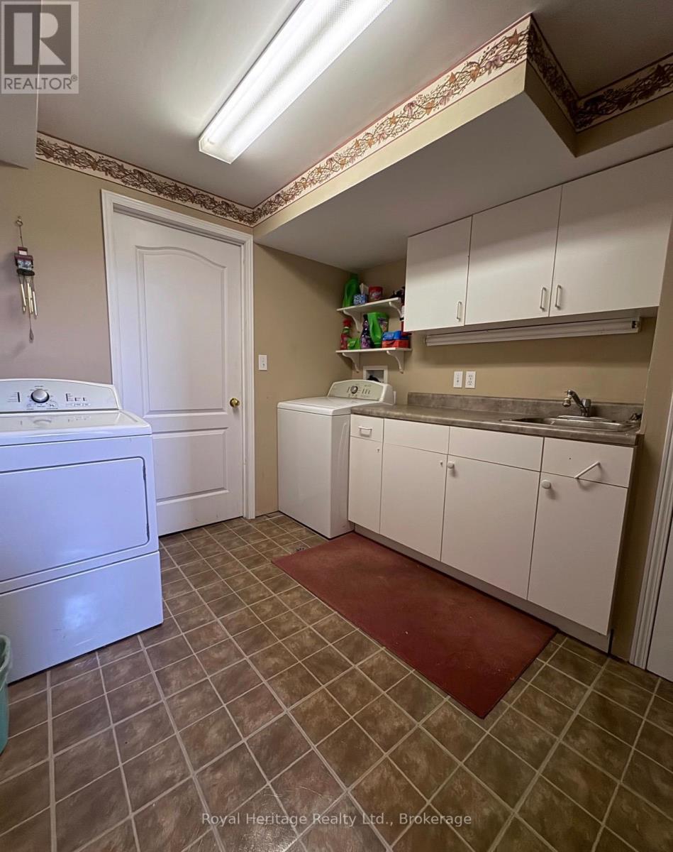 7 LANG COURT - 11