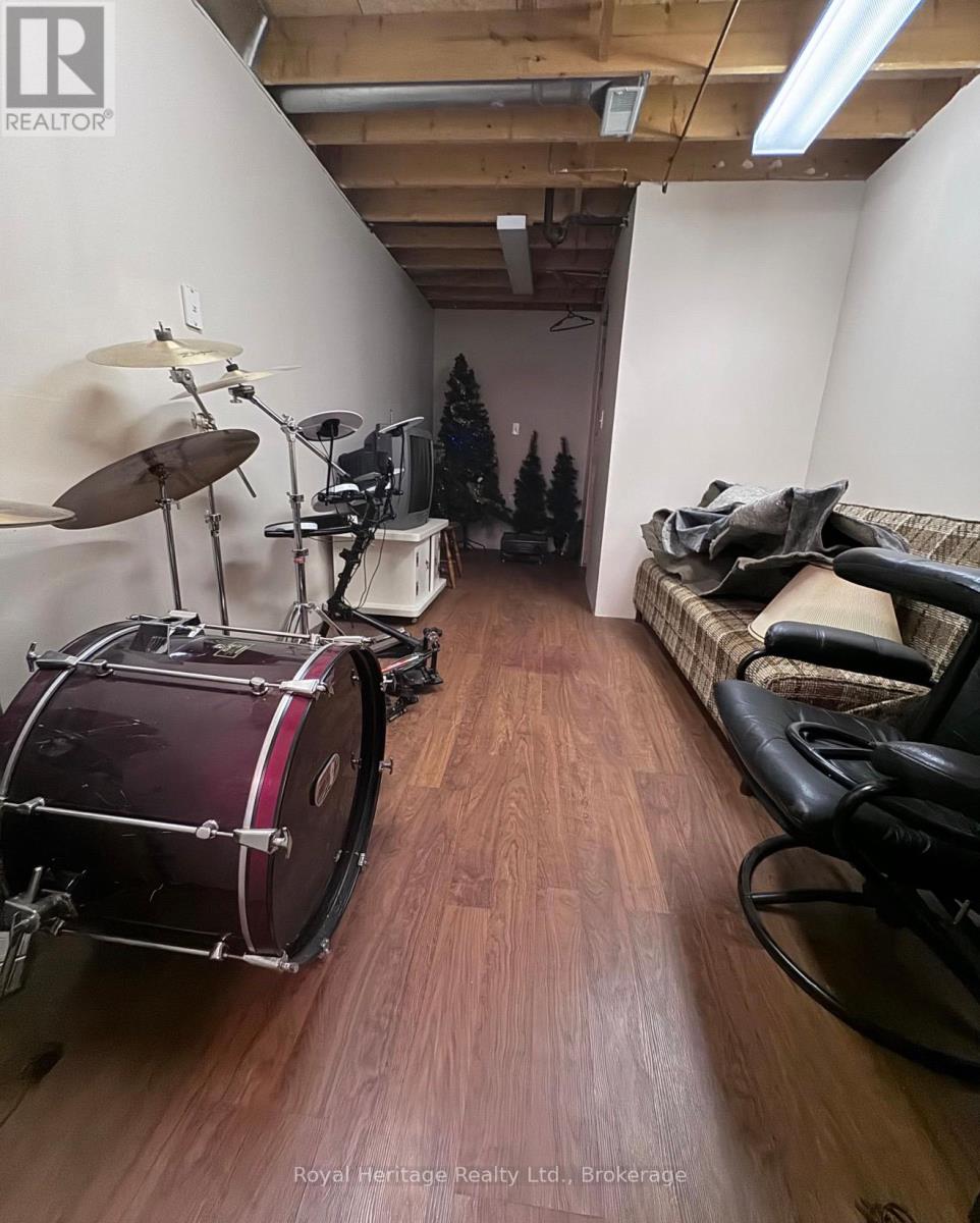 7 LANG COURT - 13