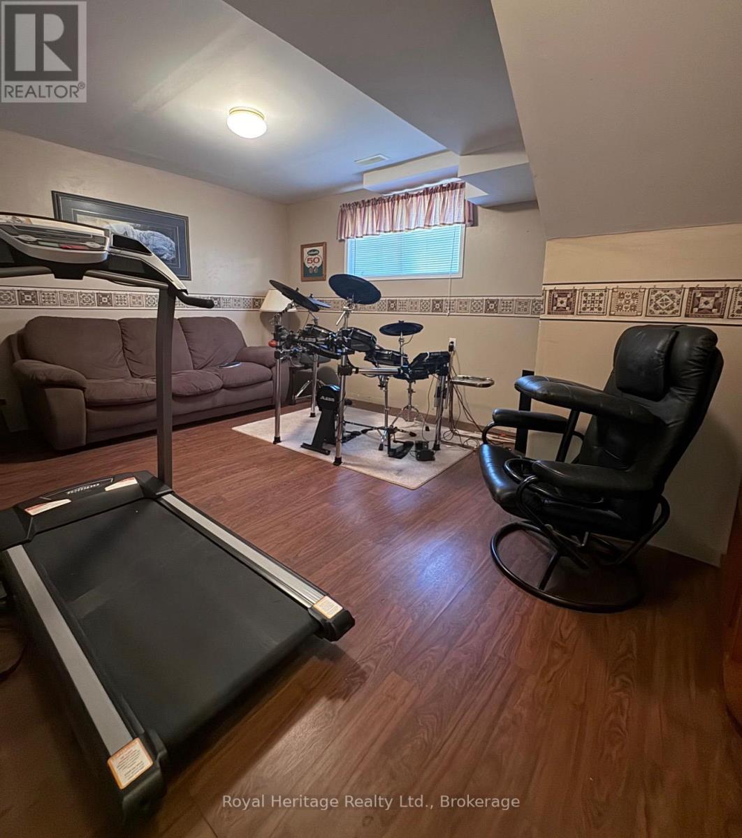 7 LANG COURT - 14