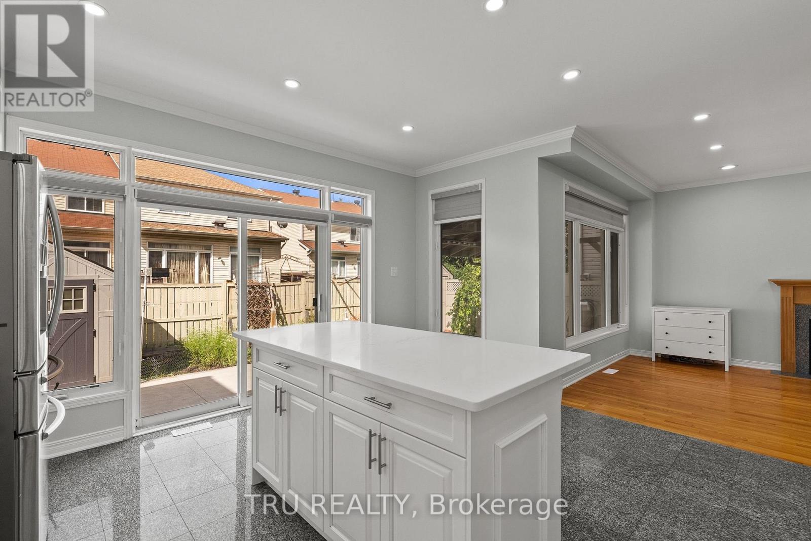 27 UPMINSTER WAY - Image 19