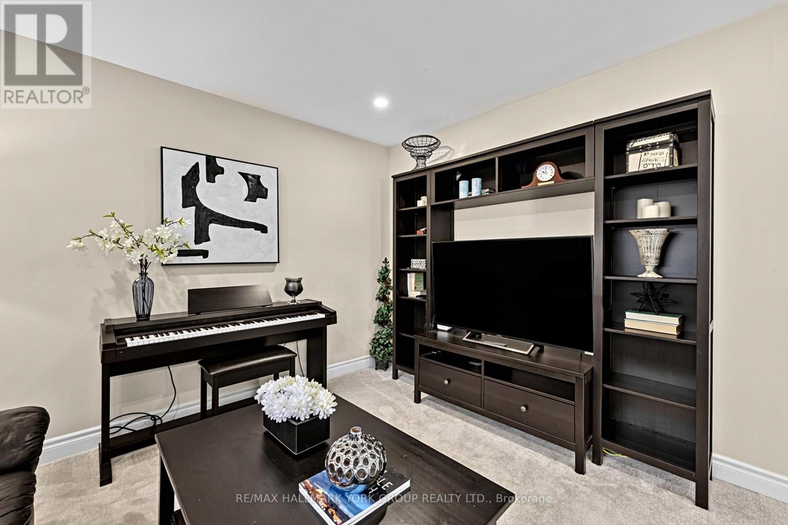 93 JULIA COURT - 25