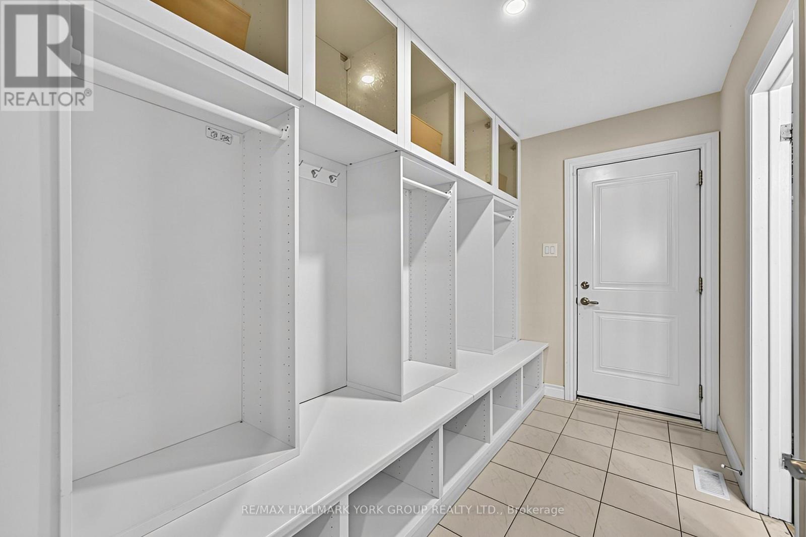 93 JULIA COURT - 31