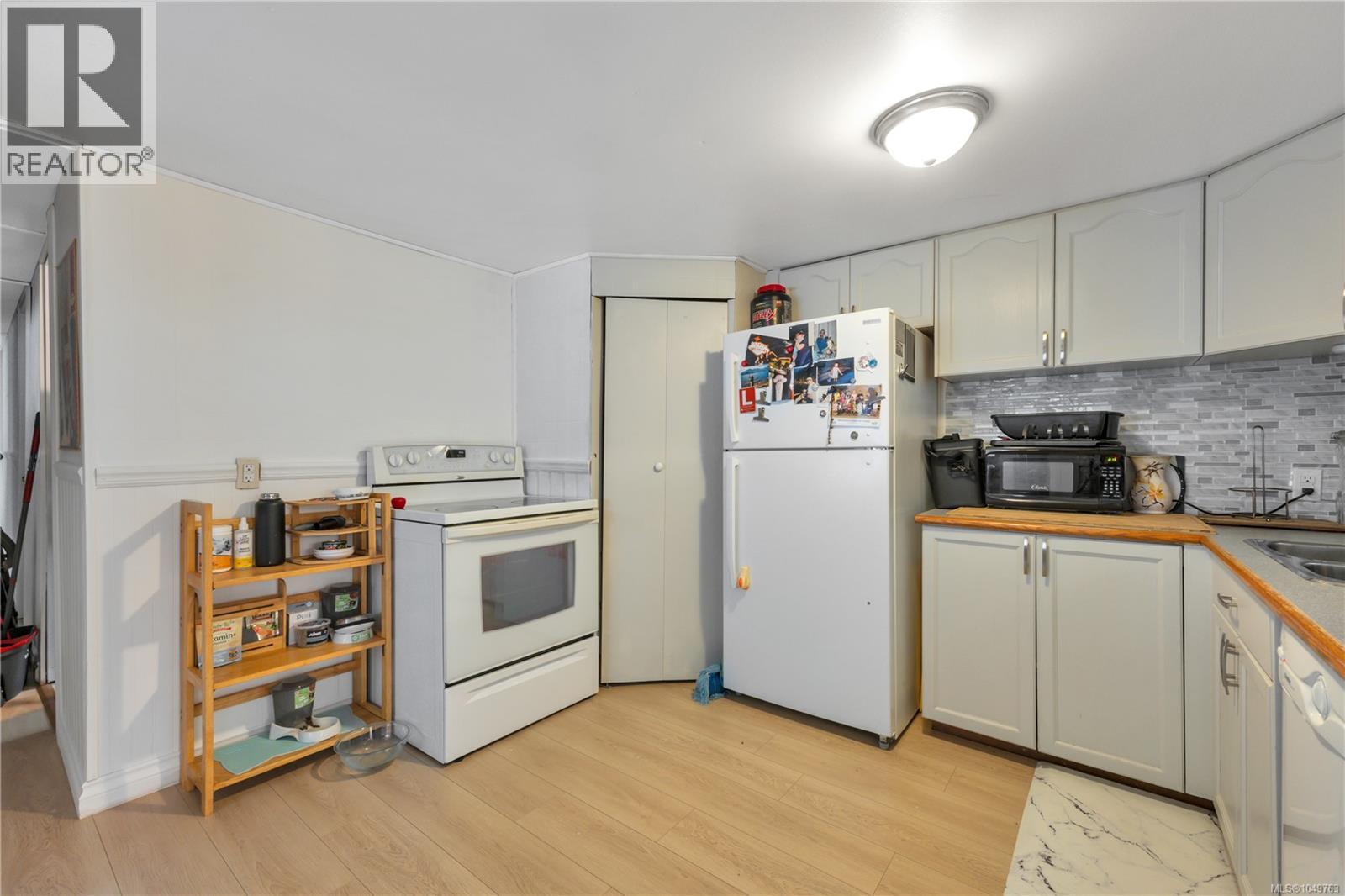 #35 3560 Hallberg Rd - Image 8