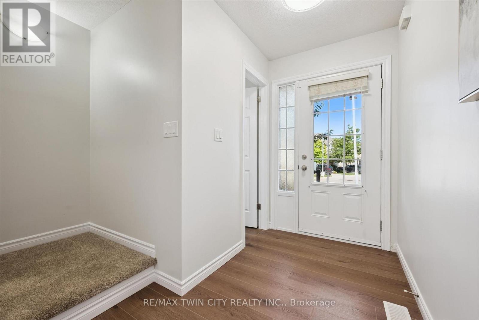 24 - 555 CHABLIS DRIVE, Waterloo — photo 5